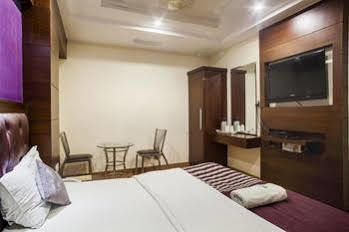 Hotel Oyo 1912 Dada New Delhi