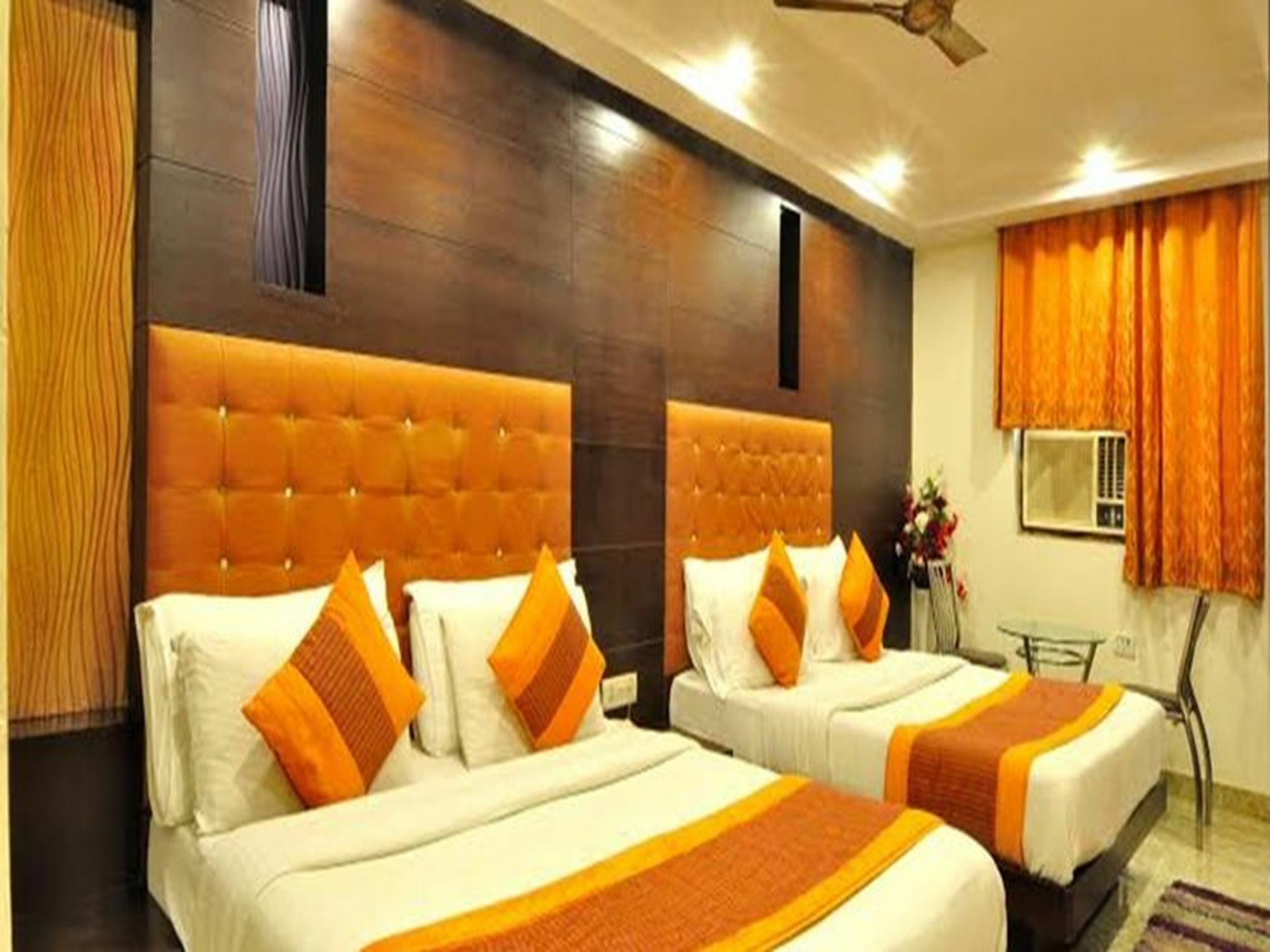 Hotel Oyo 1912 Dada New Delhi