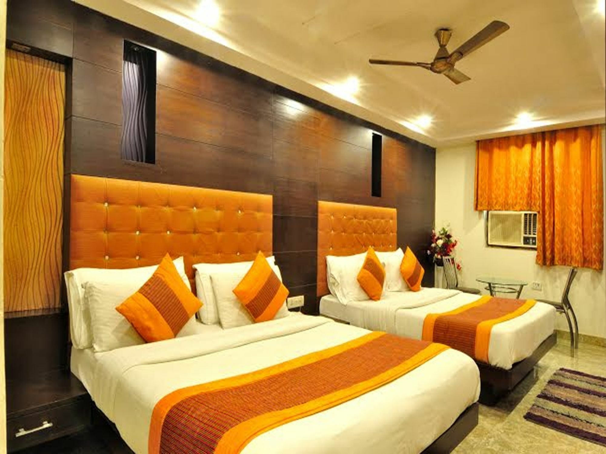 Hotel Oyo 1912 Dada New Delhi
