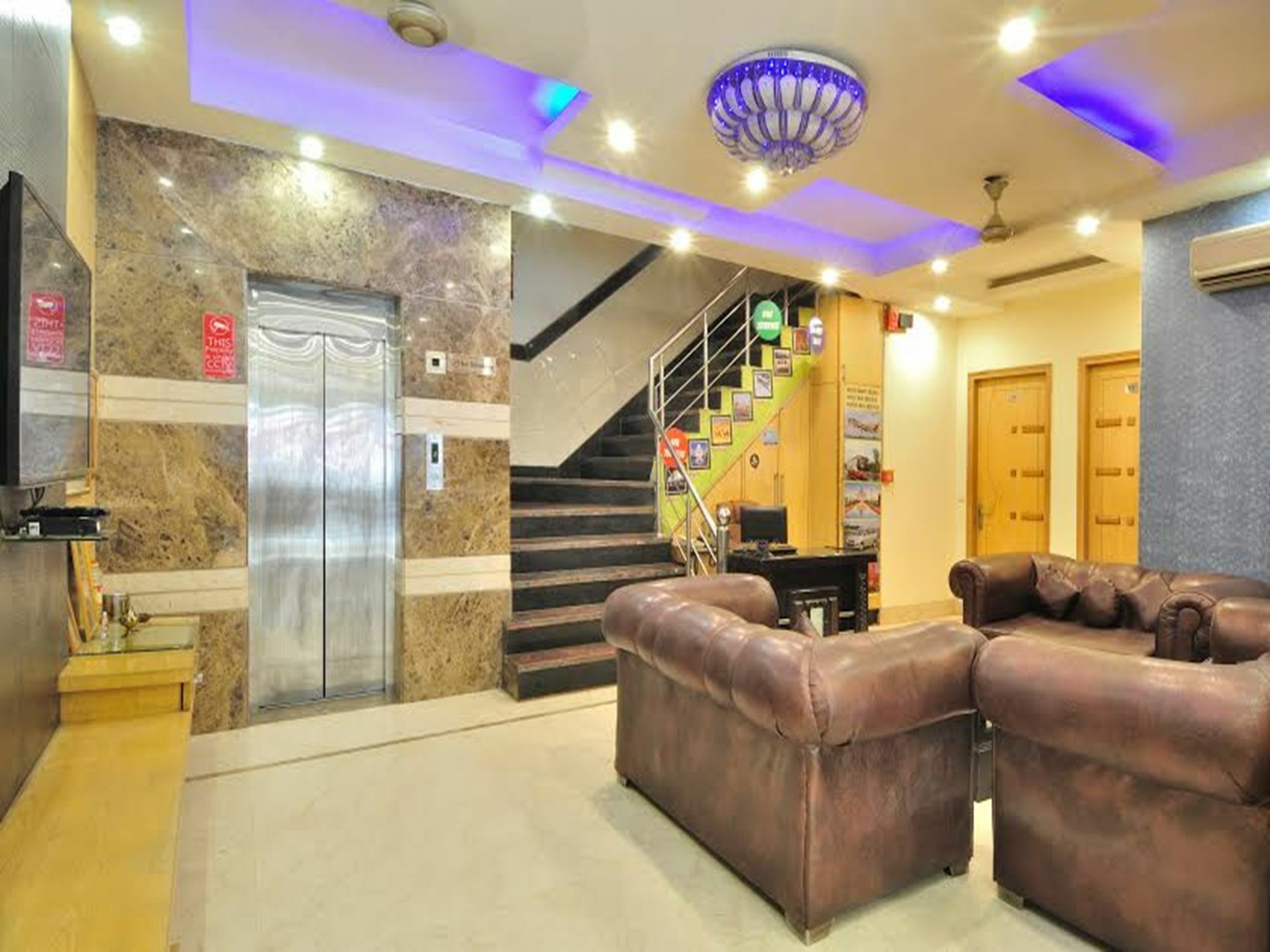 Hotel Oyo 1912 Dada New Delhi