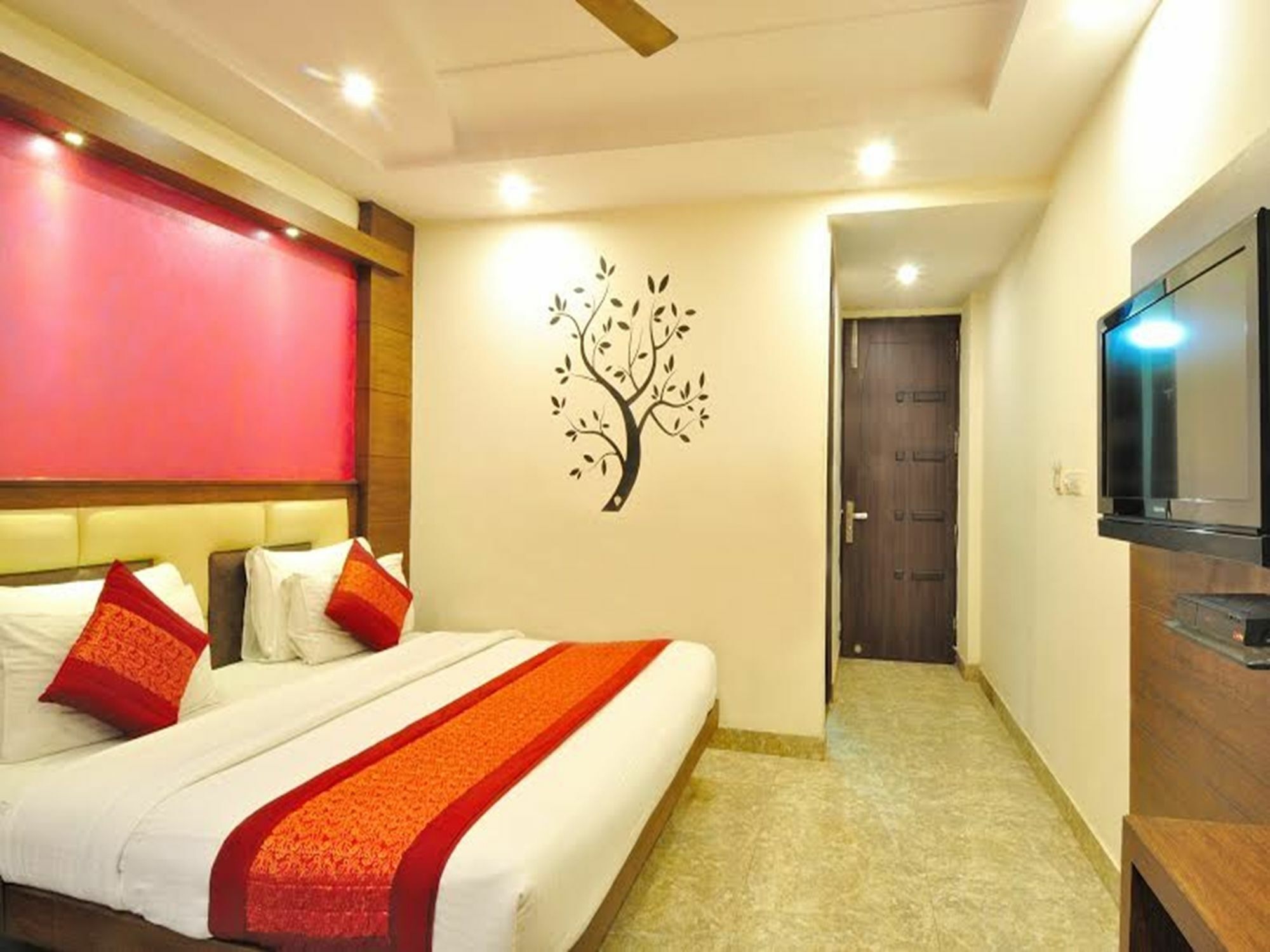 Hotel Oyo 1912 Dada New Delhi