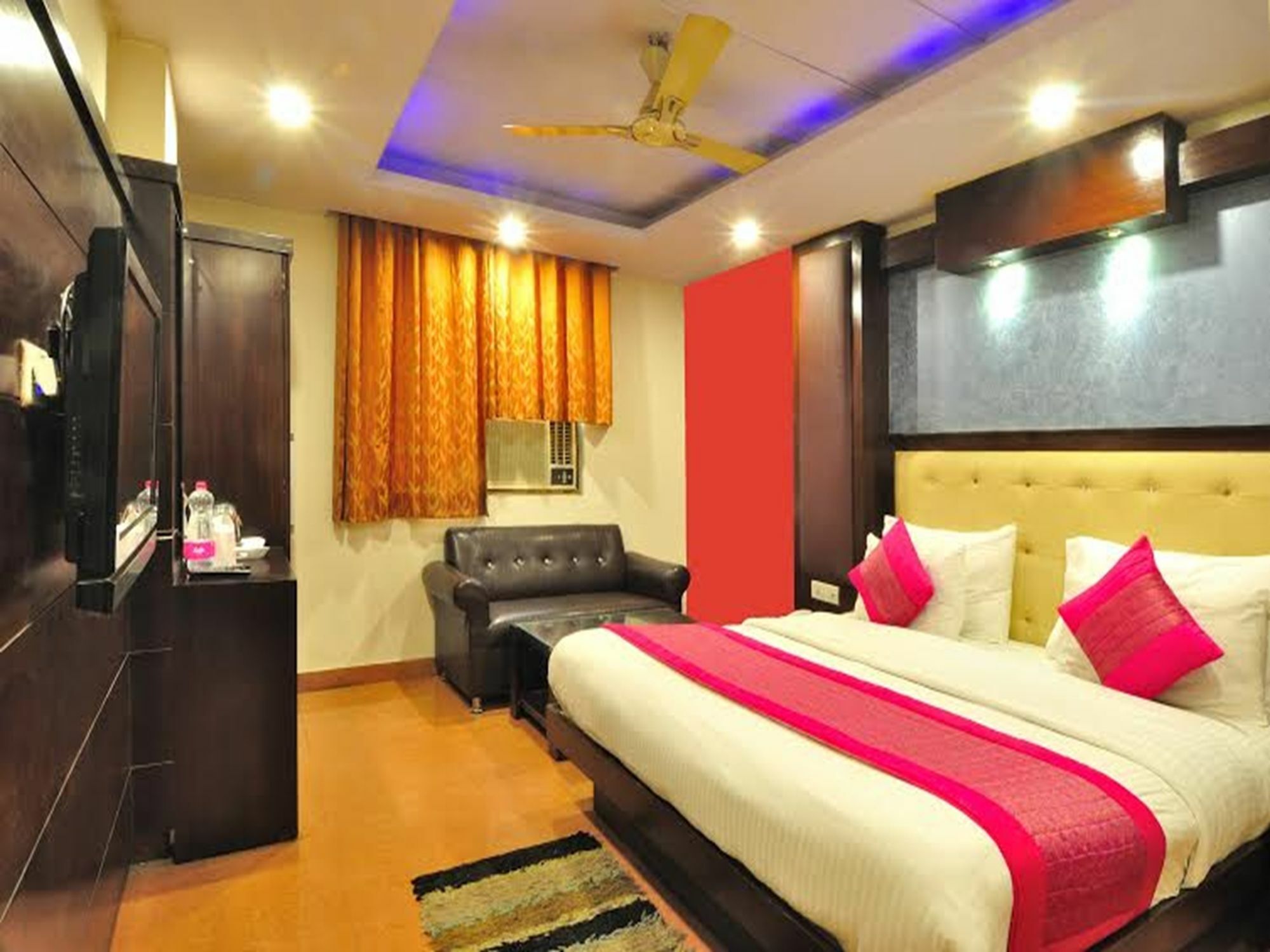 Oyo 1912 Dada 3* New Delhi