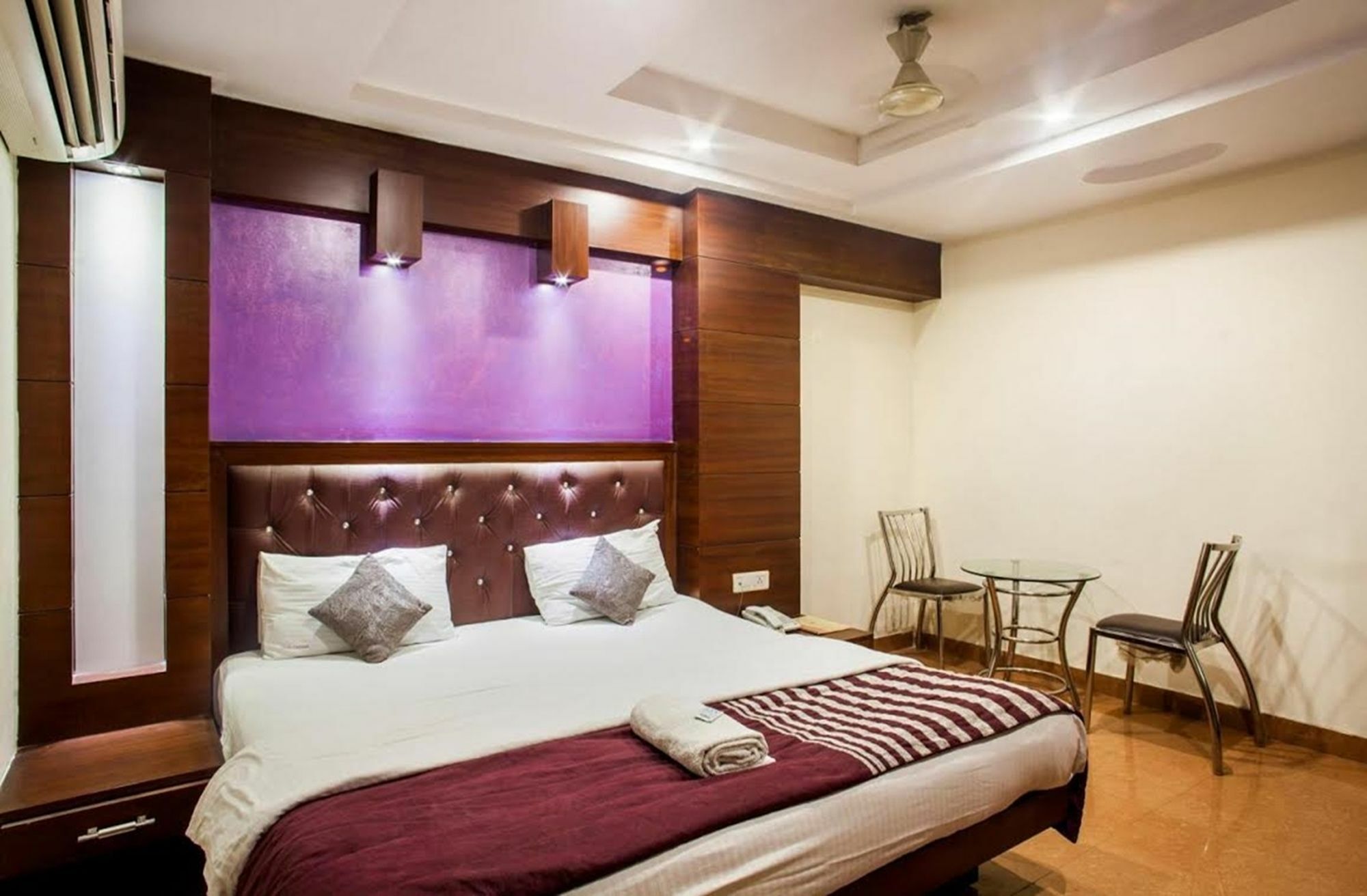 Oyo 1912 Dada 3* New Delhi
