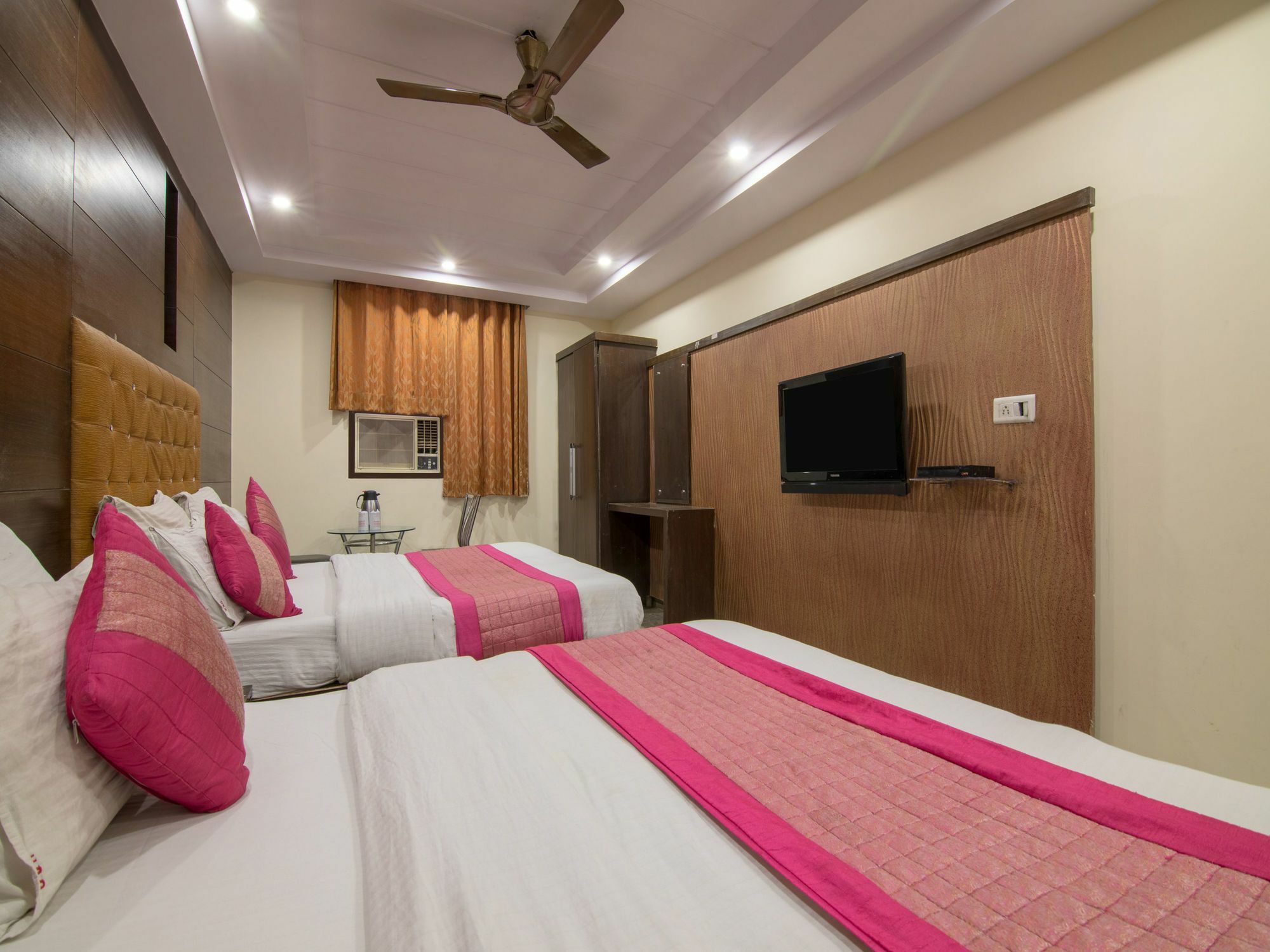 Oyo 1912 Dada Hotel New Delhi