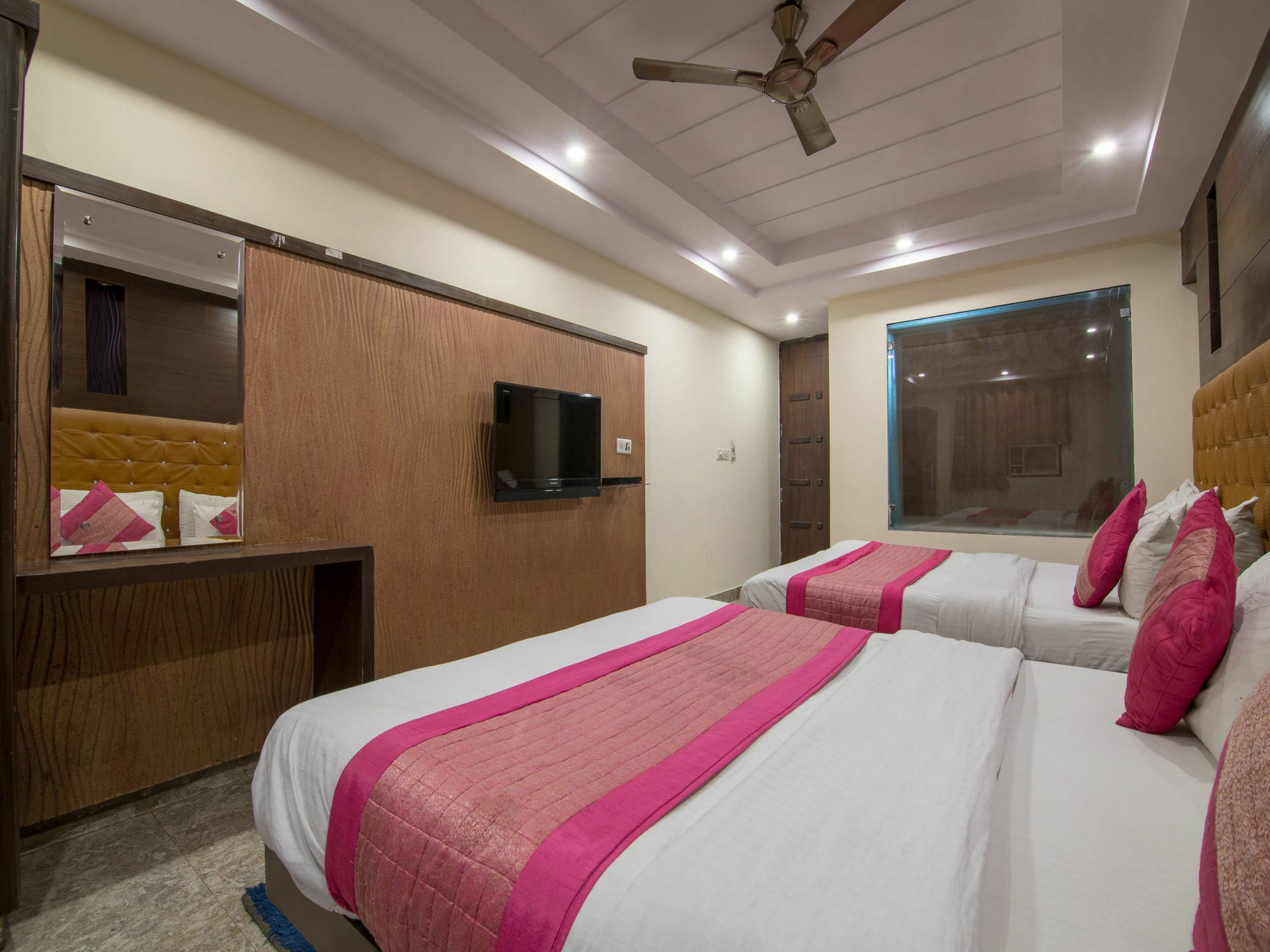 Oyo 1912 Dada Hotel New Delhi