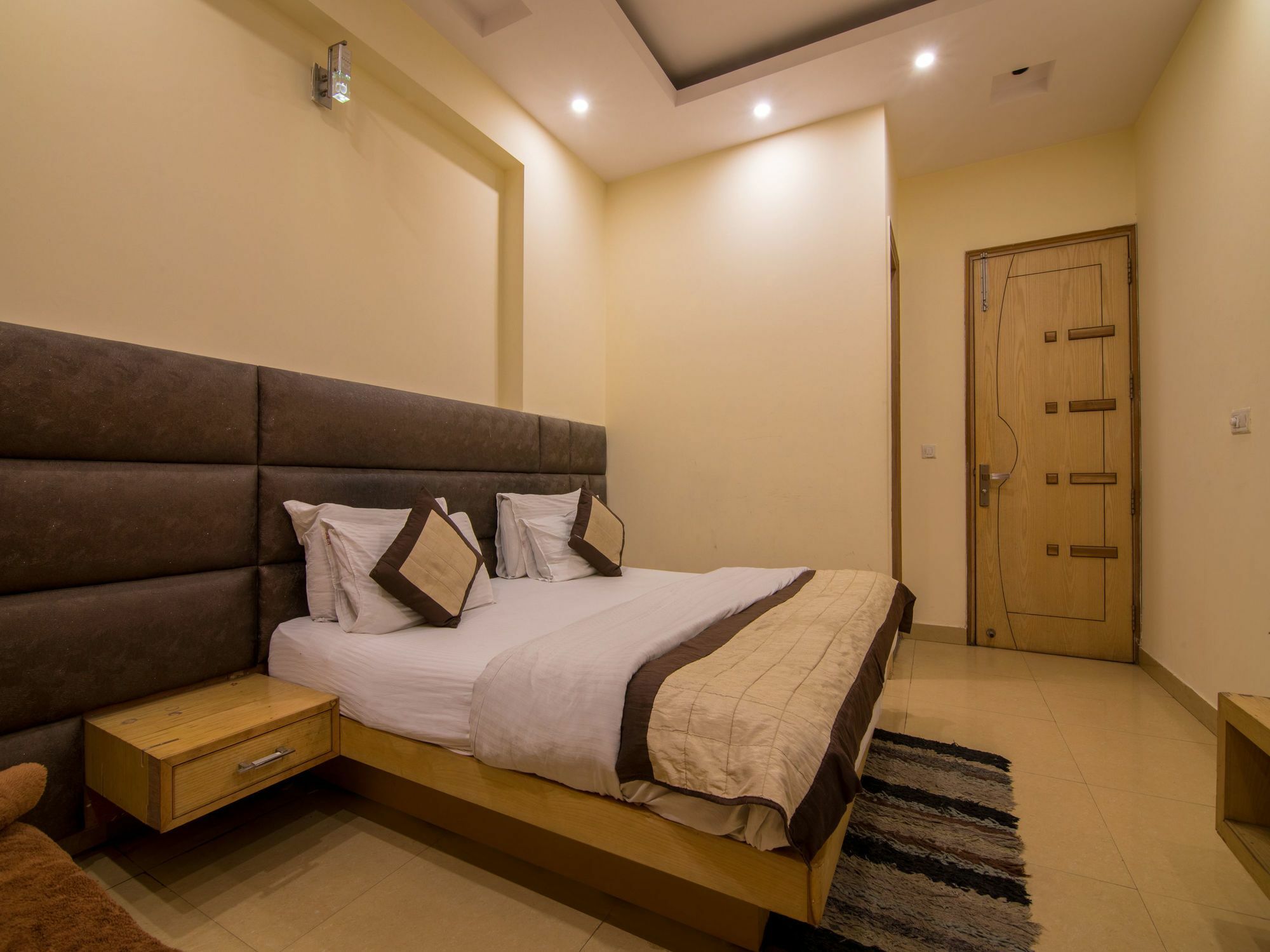 Oyo 1912 Dada Hotel New Delhi